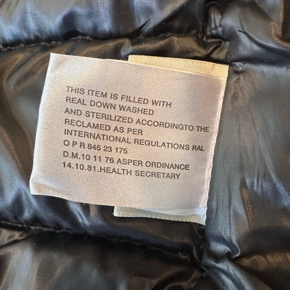 Black down filled puffer coat with removable hood - Picture 9 of 12